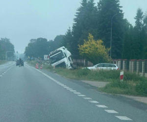 W Nowych Iganiach zderzyły się ciężarówka i osobówka
