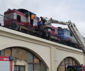 Awaria pociągu na estakadzie.