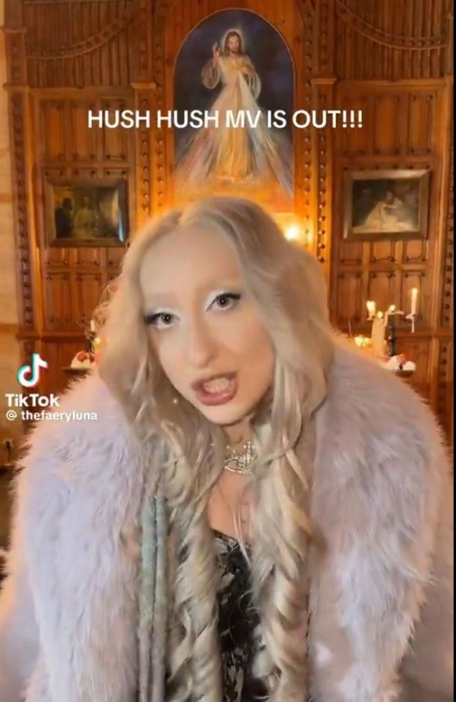 Metropolita przeprasza za zgorszenie w kościele na Mazowszu. Gwiazda Eurowizji prężyła gołe pośladki przed ołtarzem