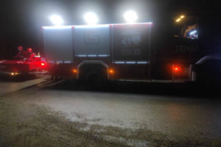 Koszmarny finał piątkowego wieczoru. Auto wpadło do stawu. W środku cztery osoby