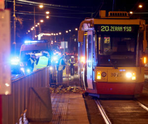Warszawa: śmierć pod kołami tramwaju. Chciał skrócić sobie drogę?