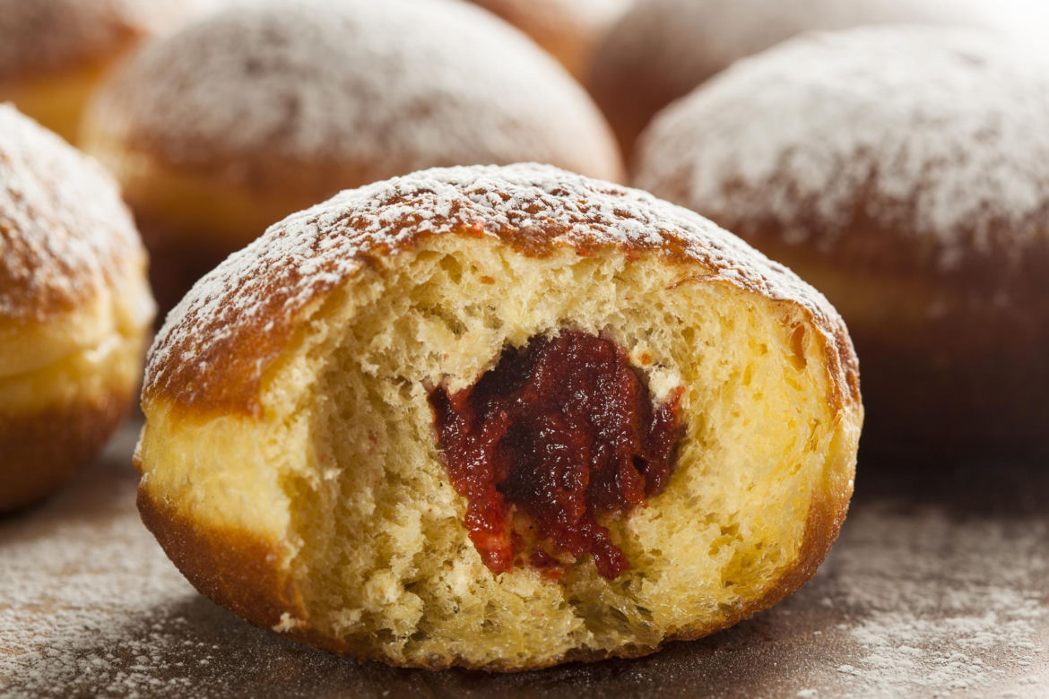 Nie tylko kalorie. Te osoby powinny omijać pączki szerokim łukiem