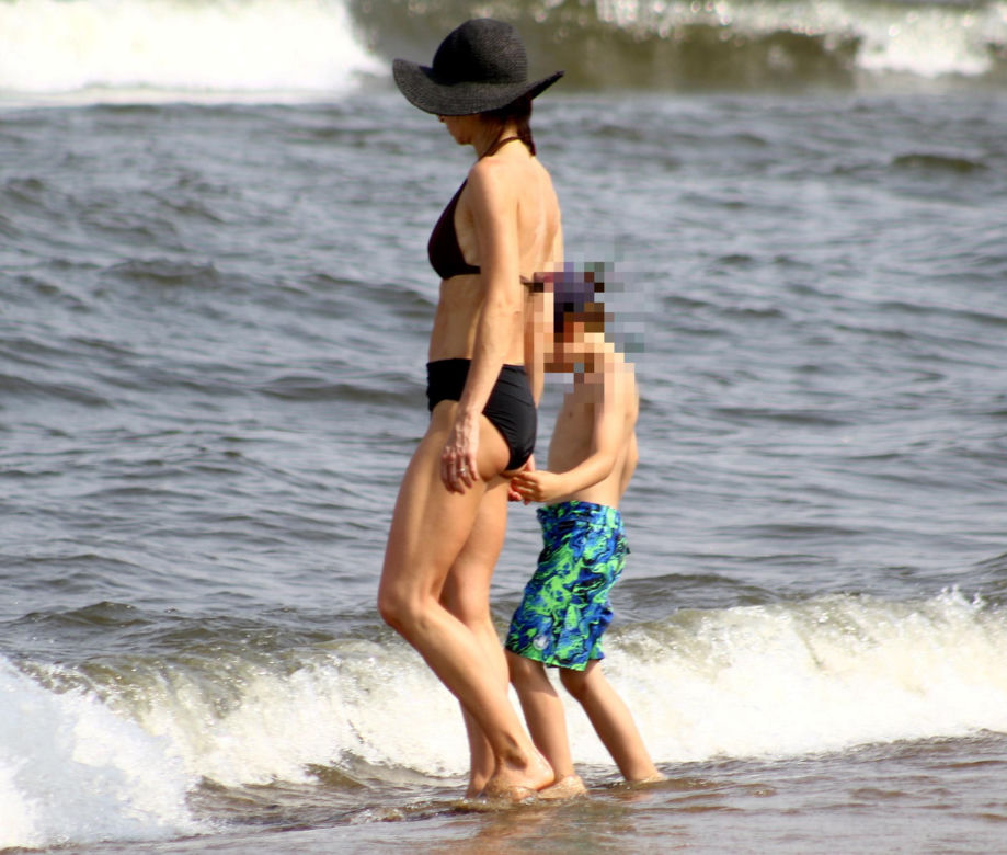 Marta Kaczyńska na plaży w Sopocie