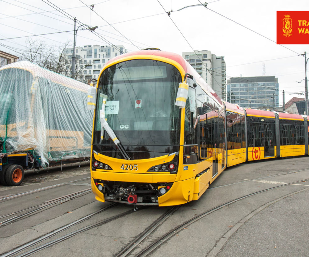 Nowe tramwaje dotarły do Warszawy