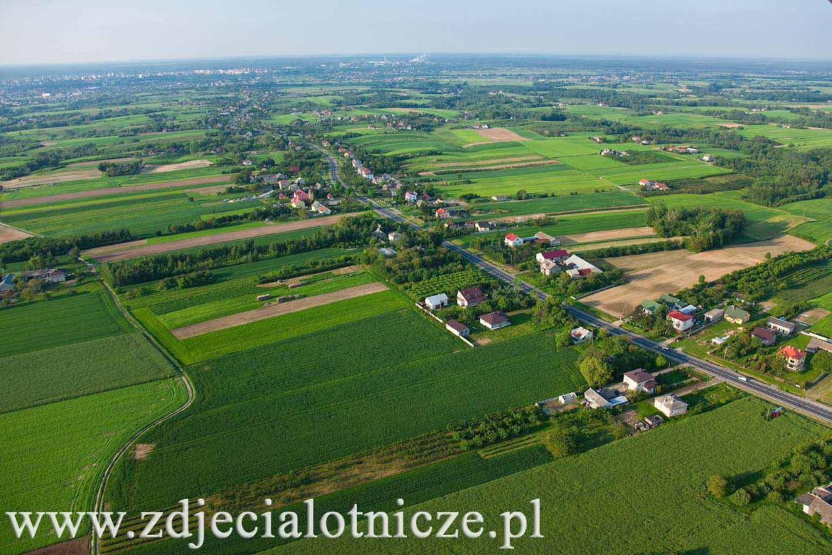 To najbiedniejsza wieś w województwie świętokrzyskim. Słynie z corocznego Święta Chleba