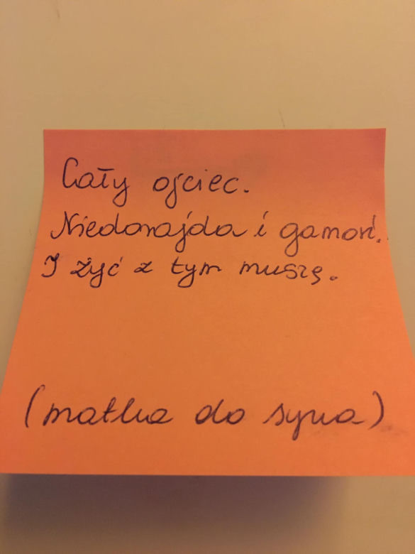 Te słowa dzieci mają uświadomić. Kolorowe karteczki stały się już symbolem 