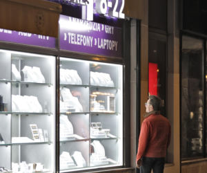 Paweł Wilczak szuka złota w w lombardzie