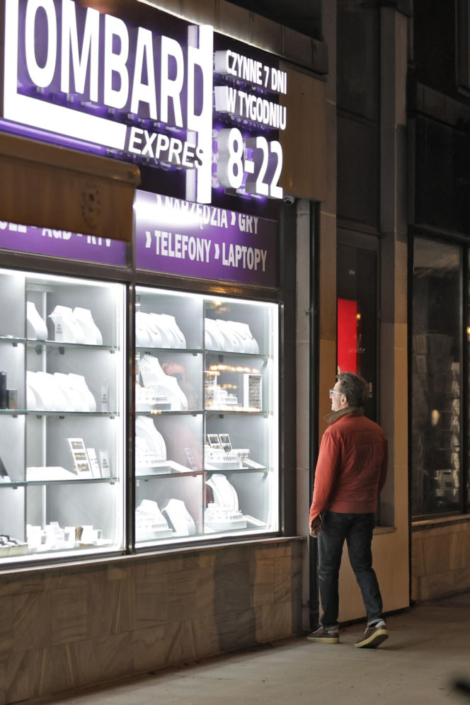 Paweł Wilczak szuka złota w w lombardzie