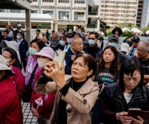 To najtragiczniejszy pożar w Hongkongu od dziesięcioleci. Bilans ofiar wzrósł do 94. Strażacy muszą przeszukać 2 tysiące mieszkań