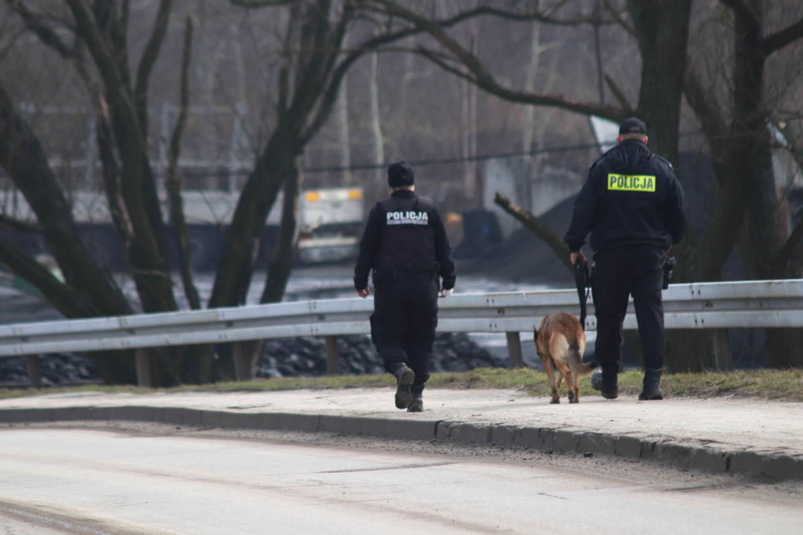 Śmigłowiec Black Hawk nad Krakowem i dziesiątki radiowozów na ulicach. Co się stało?