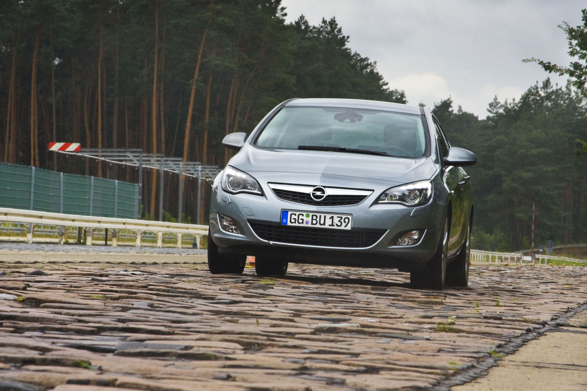 Opel Astra IV