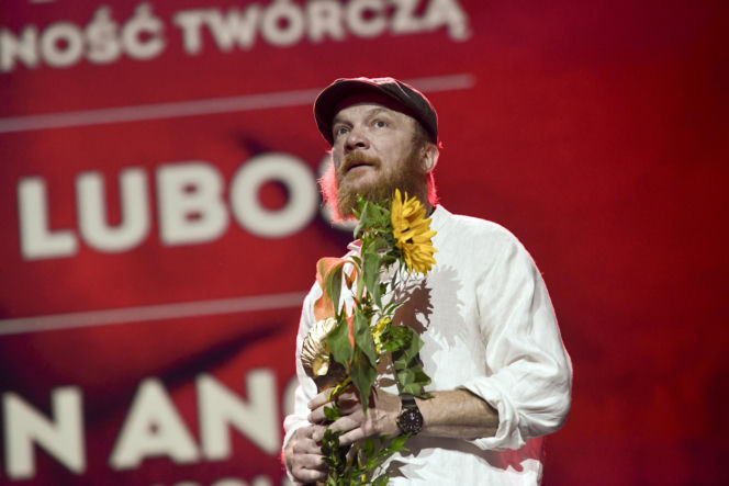 Tak zaczynał Eryk Lubos. Od dresiarza w Kiepskich do jednego z największych twardzieli polskiego kina