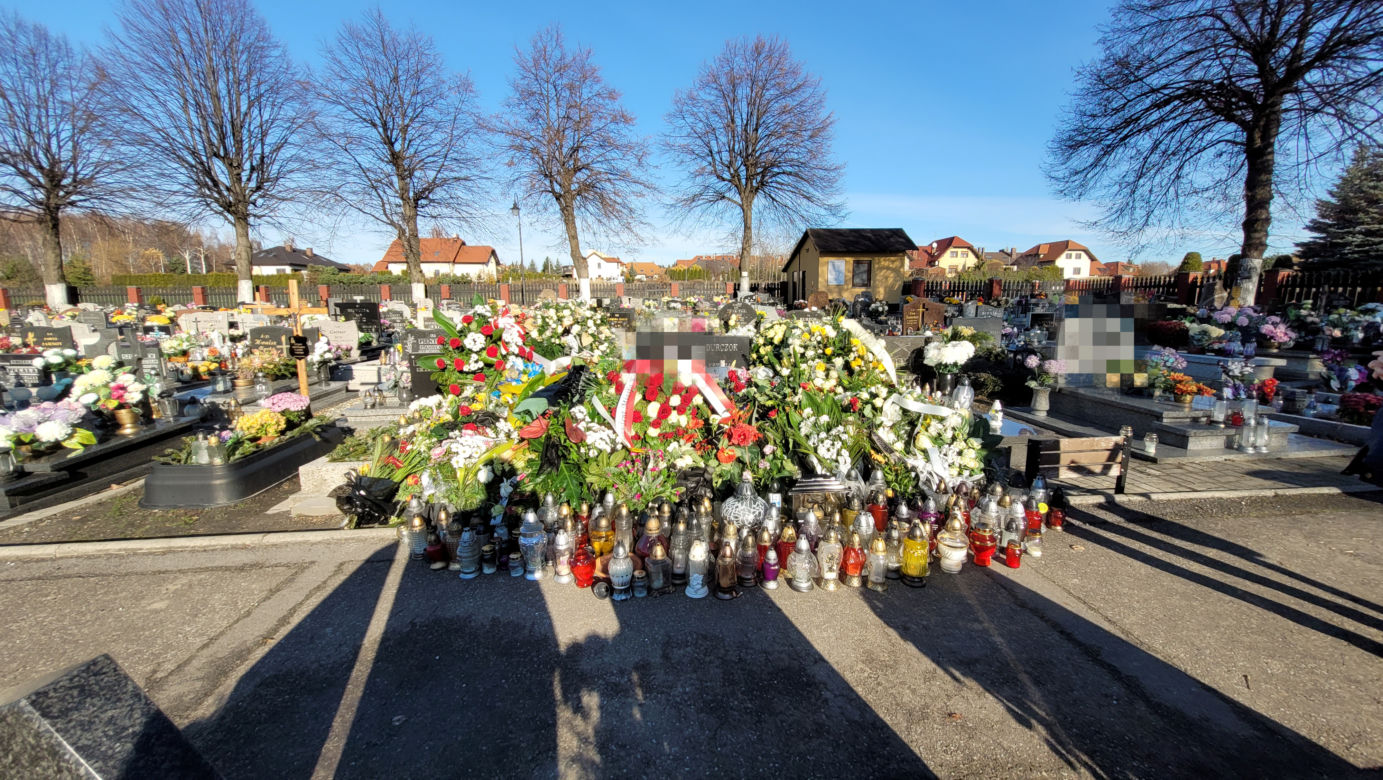 Grób Durczoka z oddali