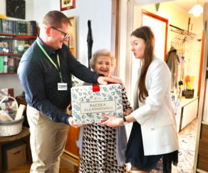 Z prezentami świątecznymi u Powstańców Warszawskich