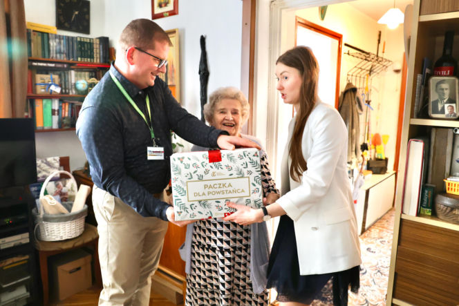 Z prezentami świątecznymi u Powstańców Warszawskich