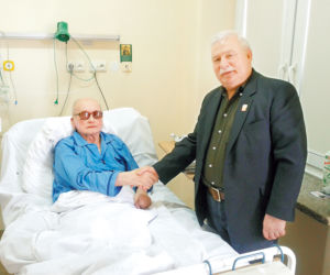 Wałęsa odwiedził Jaruzelskiego w szpitalu