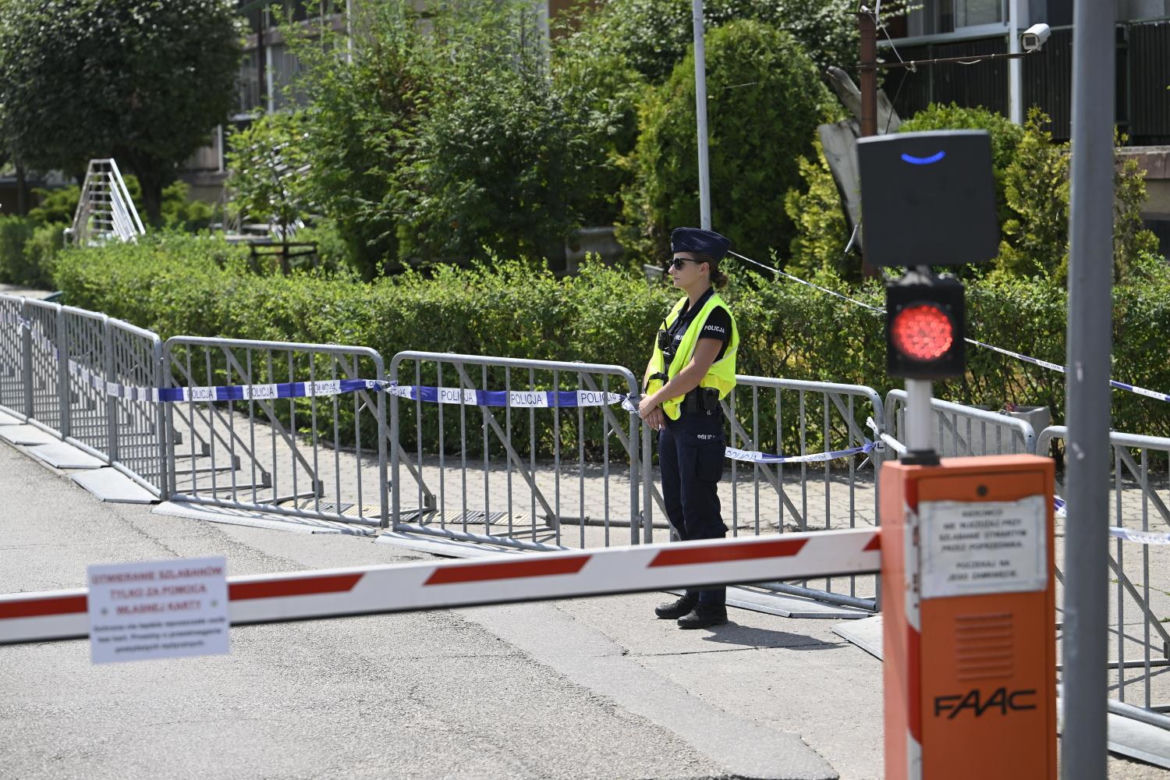 Mieszkańcy Ząbek wracają do swoich mieszkań po najpotrzebniejsze rzeczy