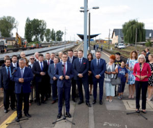Rodzinę wysłał na wakację a sam haruje