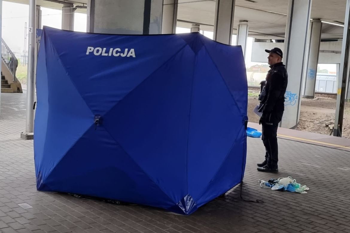  Koszmar na kolei. Pieszy wpadł pod pędzący pociąg na stacji Warszawa Toruńska. Tragiczne wieści