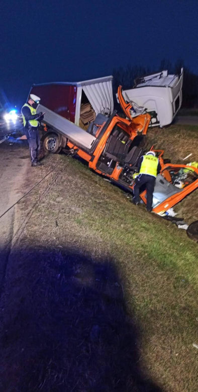 Kaplityny. Tragiczny wypadek na DK 16. Nie żyją dwie osoby, cztery w szpitalu [ZDJĘCIA]