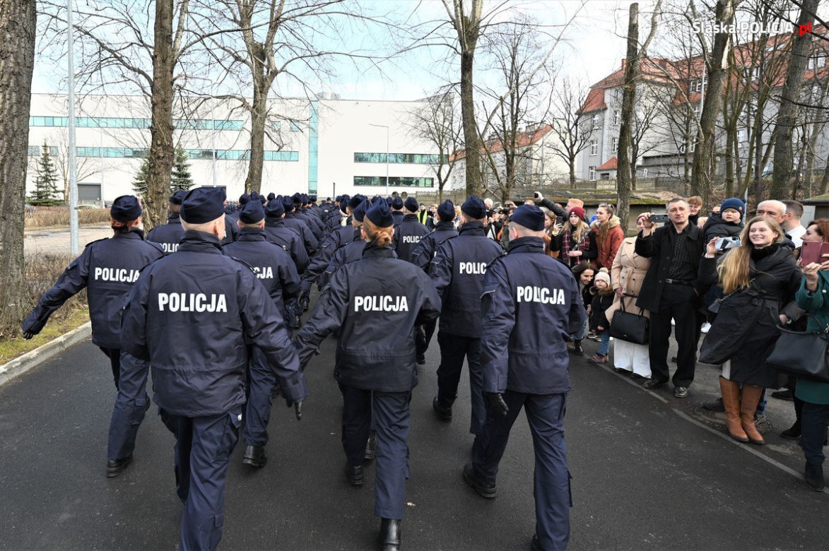 Śląska Policja przyjęła 84 policjantów. Wśród nich jest 15 kobiet