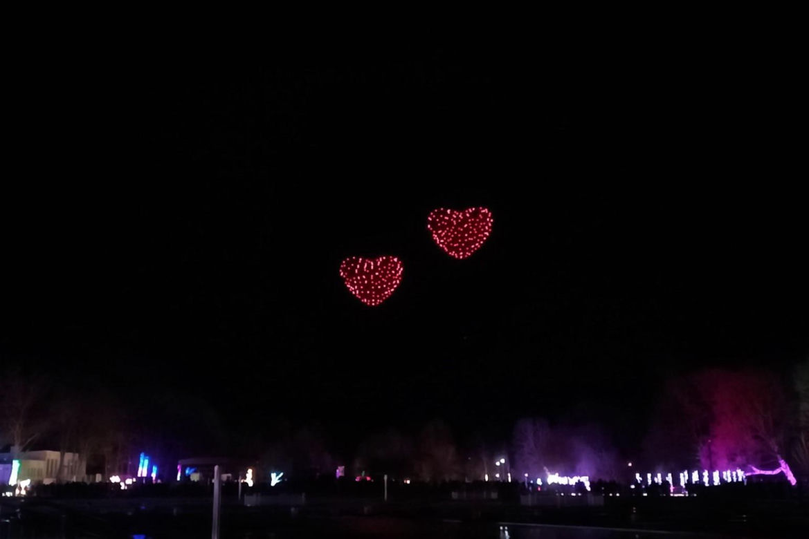 Pokaz dronów na Arkonce