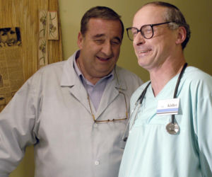 W serialu grali m.in. Anna Przybylska, Katarzyna Cichopek, Joanna Koroniewska, Krzysztof Kowalewski, Hanna Śleszyńska, Paweł Wawrzecki i Piotr Gąsowski.