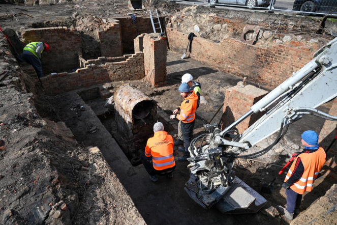 Przed laty służyła do palenia kawy. Niezwykłe odkrycie w piwnicy po przedwojennej kamienicy
