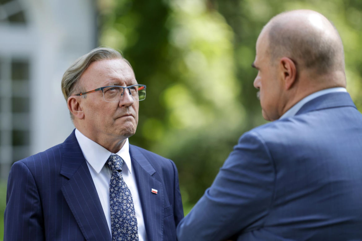 Na zdjęciach z planu "Rancza" zabrakło Olbrychskiego! Za to Lucy kwitnie, a Żak z Barcisiem stają w szranki