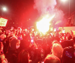 Nocne protesty pod domem Jarosława Kaczyńskiego