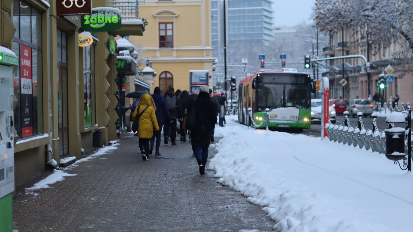 W Lublinie jest biało. Czy drogowców zaskoczył atak zimy? [GALERIA]
