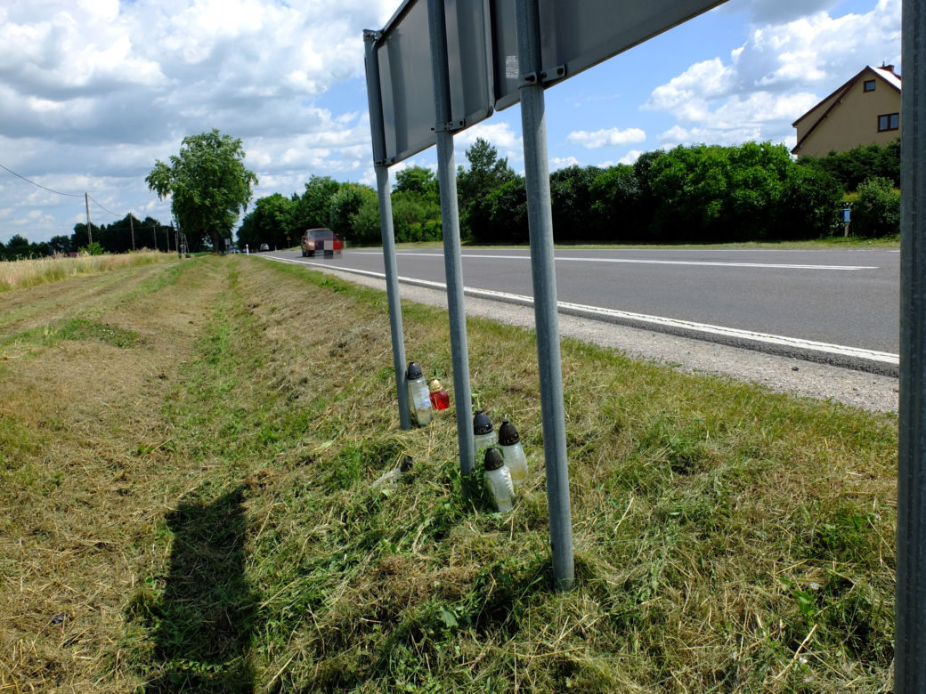 Radzyń Podlaski. Dzieci straciły ojca. W Jarosława uderzyła ciężarówka. Kierowca miał prowadzić transmisję na żywo