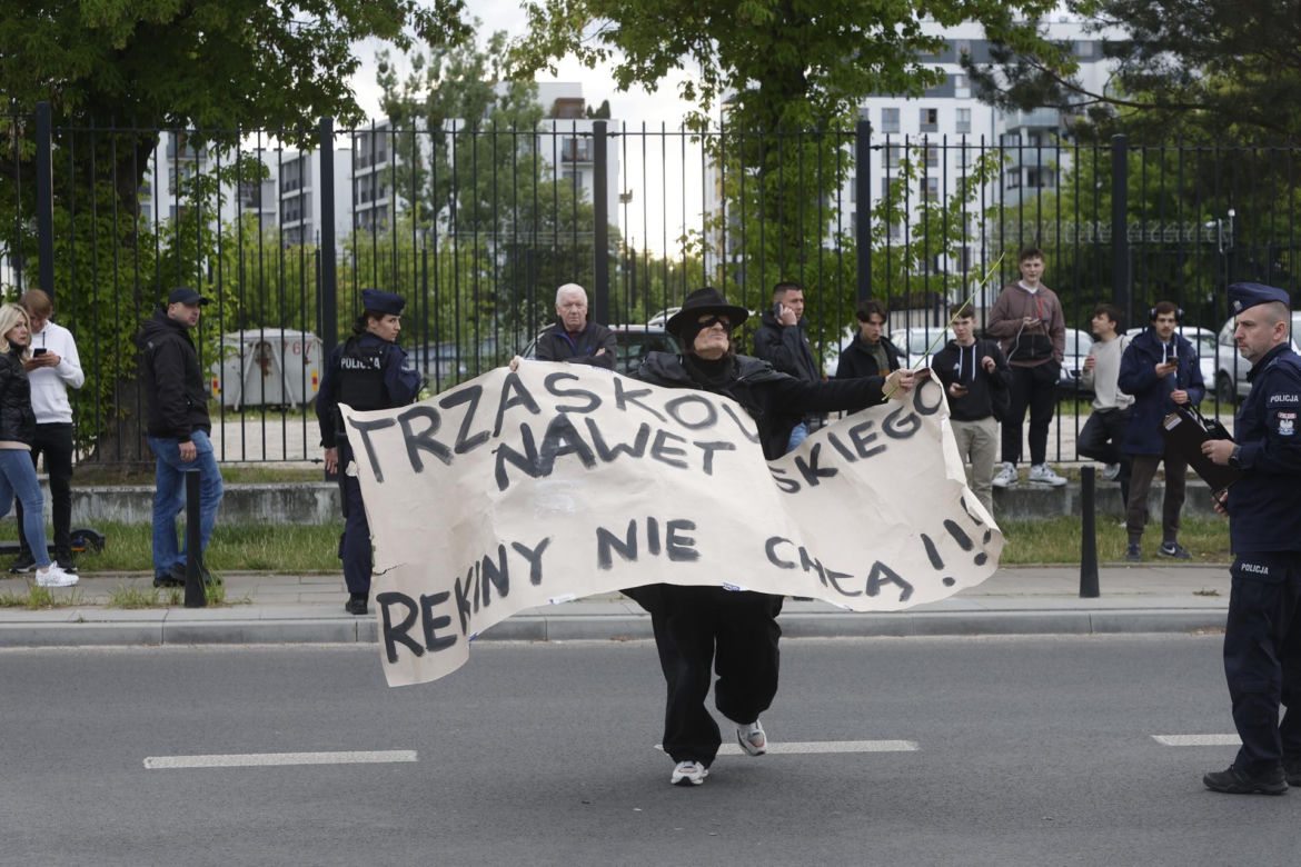Karol Nawrocki przyjechał do TVP. Symboliczny gest i mocne wsparcie z zaplecza