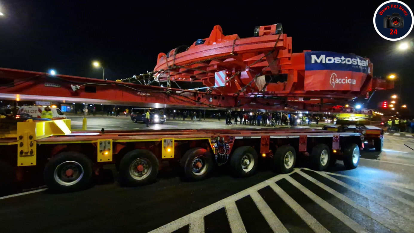 Gigantyczna tarcza w nocy przejechała przez Warszawę. Tak wyglądaj jej transport!