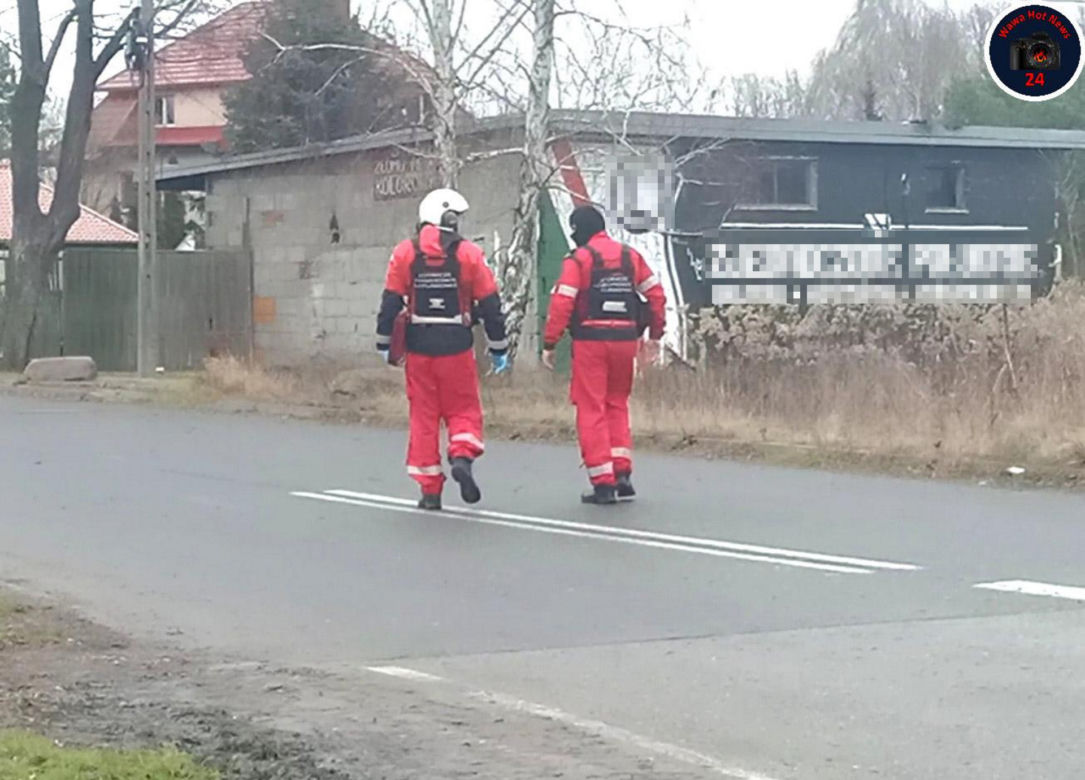 Tragedia pod Piasecznem. Rowerzysta leżał w przydrożnym rowie. Na pomoc było już za późno