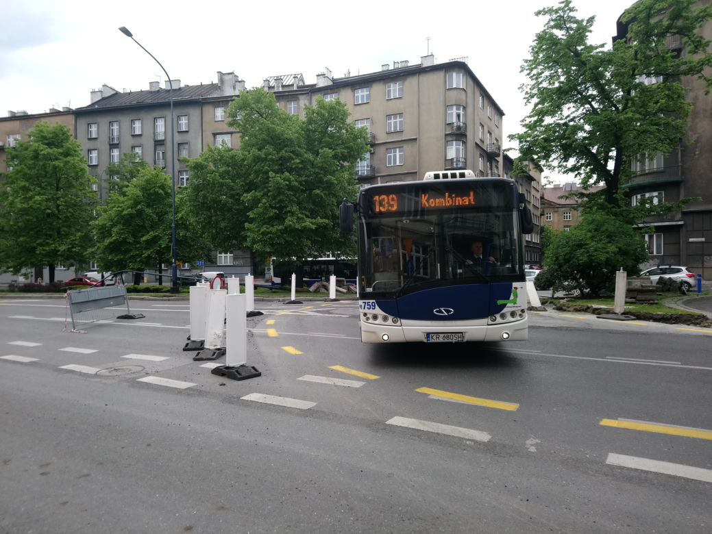 "Apokalipsa" na Al. Trzech Wieszczów. Rozkopane ulice, horror na drogach