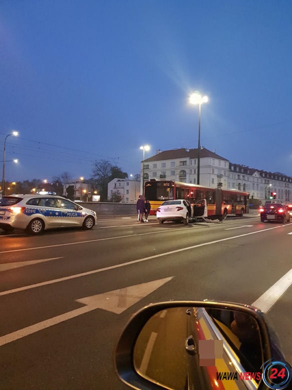 Wbił się w autobus
