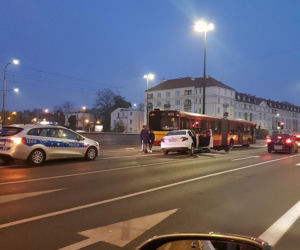 Wbił się w autobus