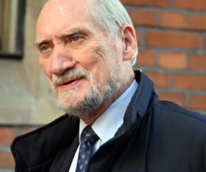 Sceny w sądzie! Na sali pojawił się Antoni Macierewicz. Szybko go wyproszono