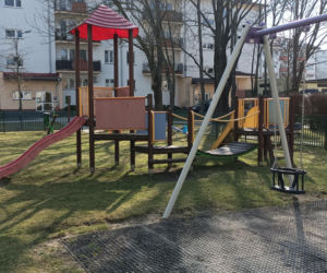 Huśtawki czy parking? Przed takim wyborem stoją mieszkańcy osiedla w Lublinie