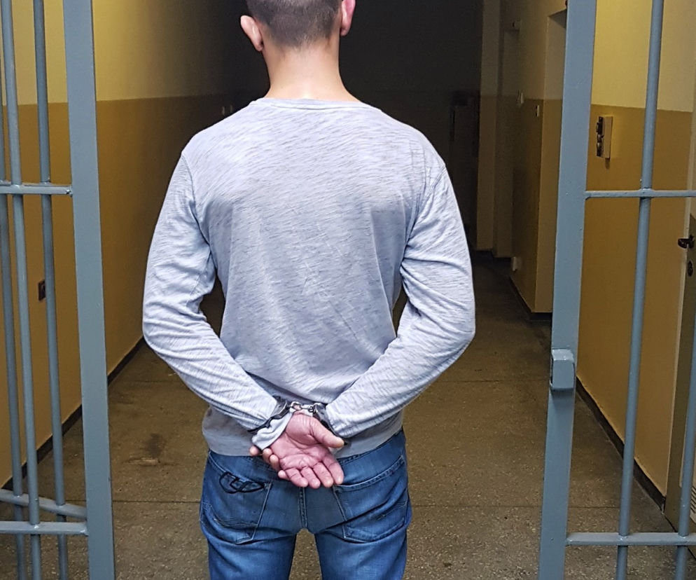 Piła: Lokal otwarty mimo zakazu. Agresywna klientka wkopała właściciela