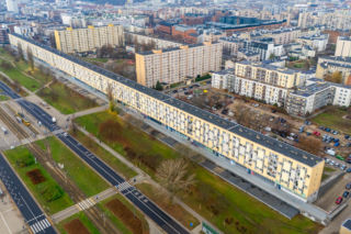 Mroczna historia najdłuższego bloku w Warszawie. Miał ukryć przykrą prawdę