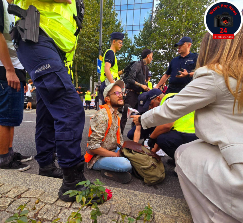 Ostatnie Pokolenie sparaliżowało centrum Warszawy