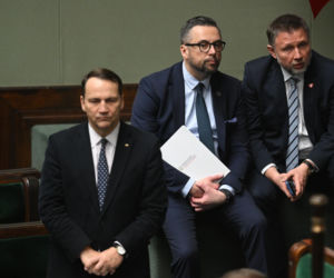 Sikroski bez hamulców do Macierewicza: Antek świrze!