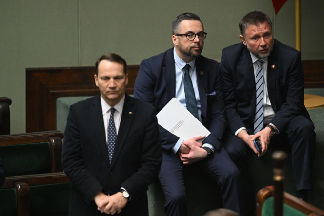 Sikroski bez hamulców do Macierewicza: Antek świrze!