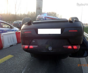 Alfa Romeo na dachu. Do tego prowadzi nadmierna prędkość