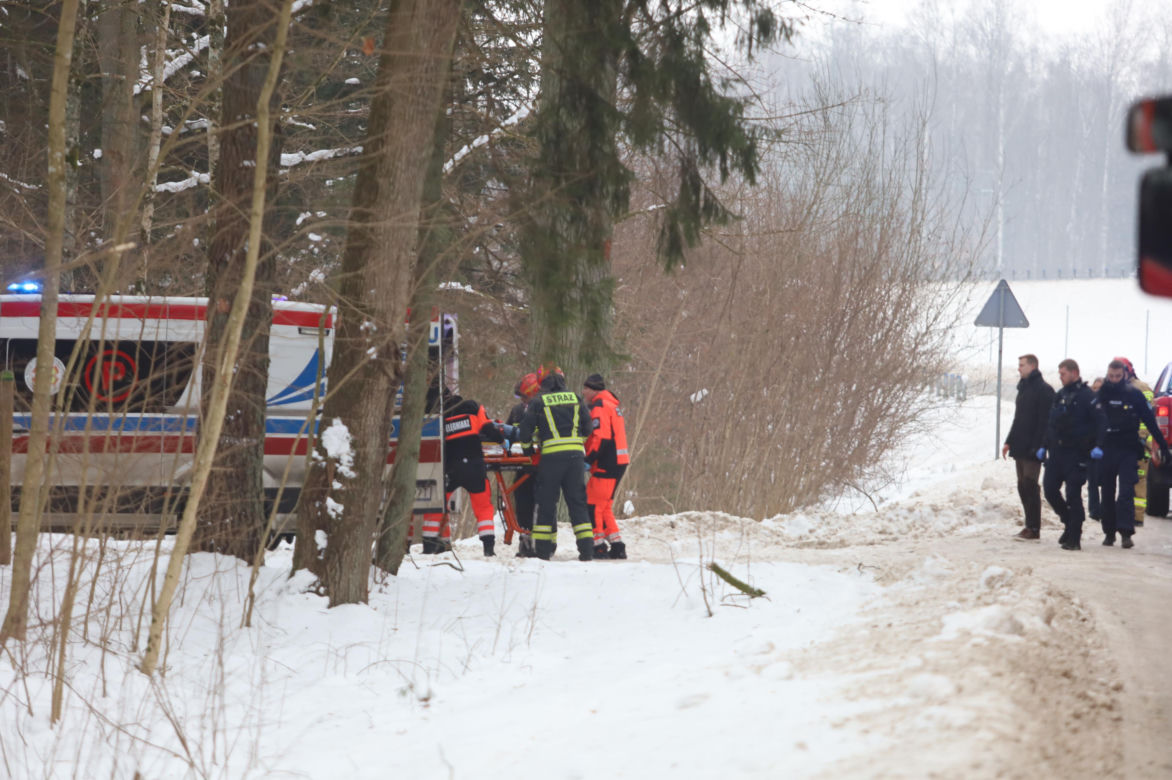 Poważny wypadek na Warmii i Mazurach. Lód paraliżuje region