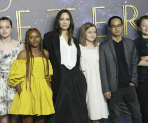 Angelina Jolie z piątką dzieci na premierze