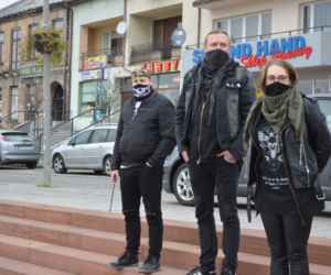 NIE JESTEŚMY INKUBATORAMI w Starachowicach też protestowali przed biurami posłów PiS 