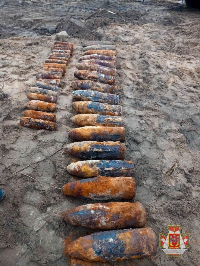 Niebezpieczne pociski z okresu II wojny światowej na terenie Torunia. Pokazali, co znaleźli na osiedlu JAR